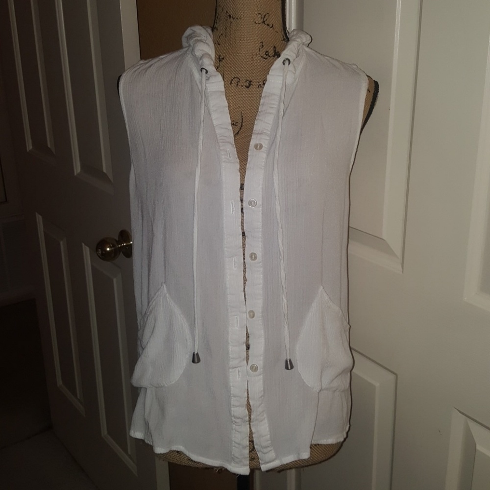 For Cynthia White Button Down Sleeveless Blouse M